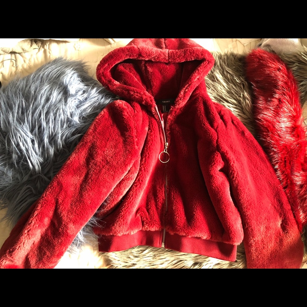 ❌❌SOLD❌❌Faux fur hooded crop jacket